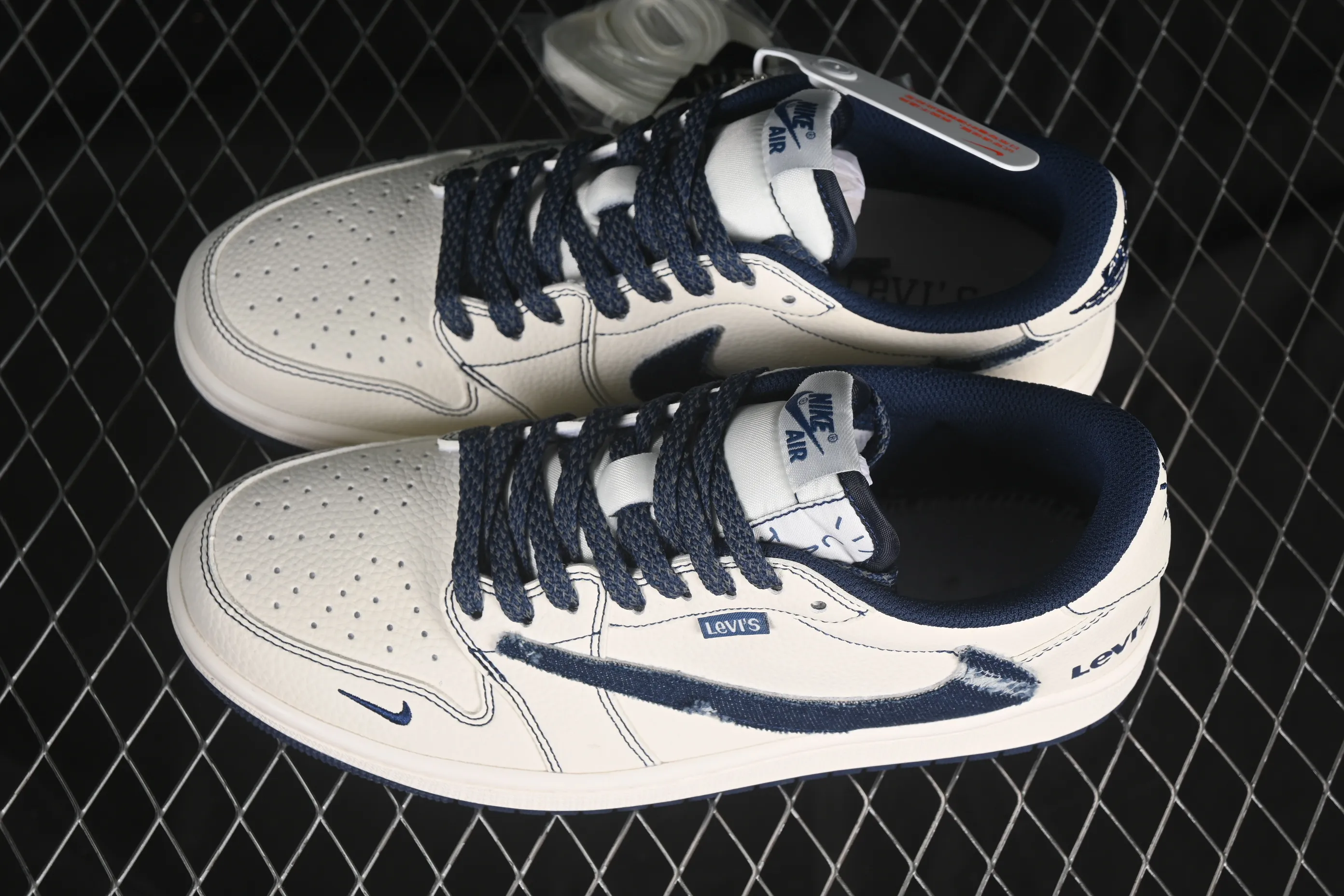 All categories Air Jordan Jordan series basketball shoes Air Jordan 1 Low high-end customized low-top sneakers Travis Scott x Fragment Design x Air Jordan 1 Low OG SP AJ1 Joe 1 Levi's joint low-top cultural casual sneakers LE2436-136